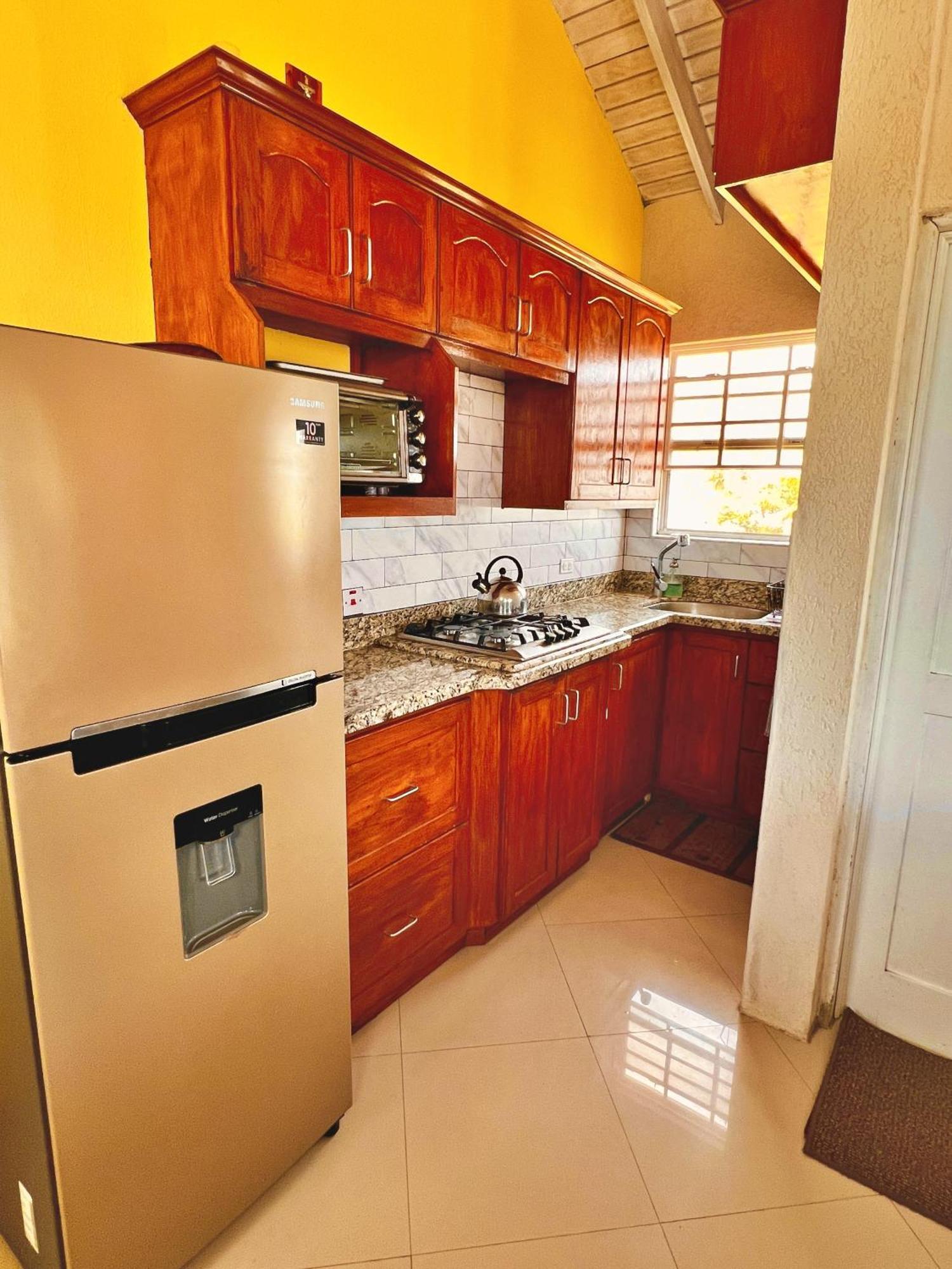 Cozy Modern Upstairs 2 Bed A/C Apt Near 2 Everything Сейнт Филип Екстериор снимка