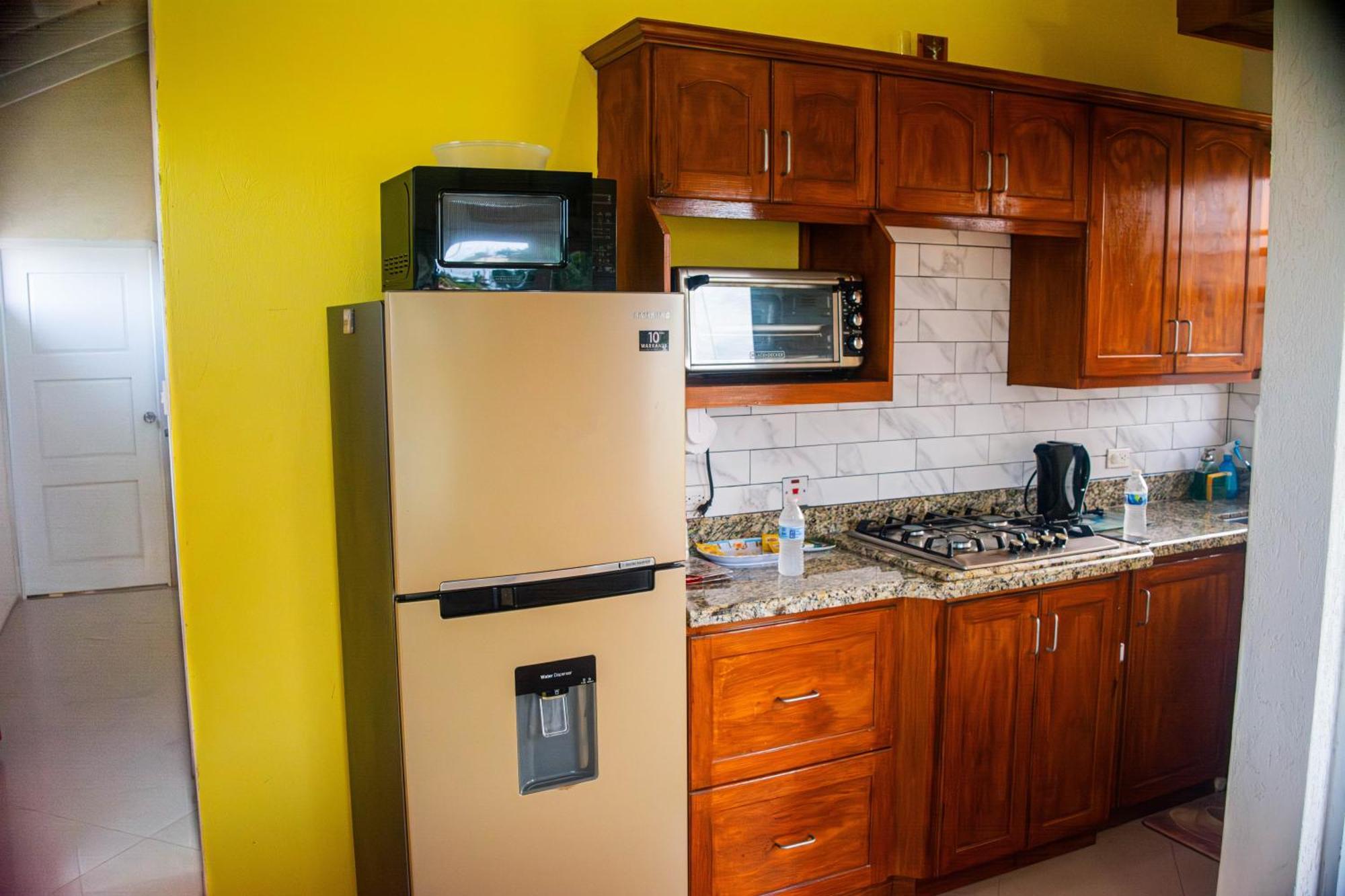Cozy Modern Upstairs 2 Bed A/C Apt Near 2 Everything Сейнт Филип Екстериор снимка